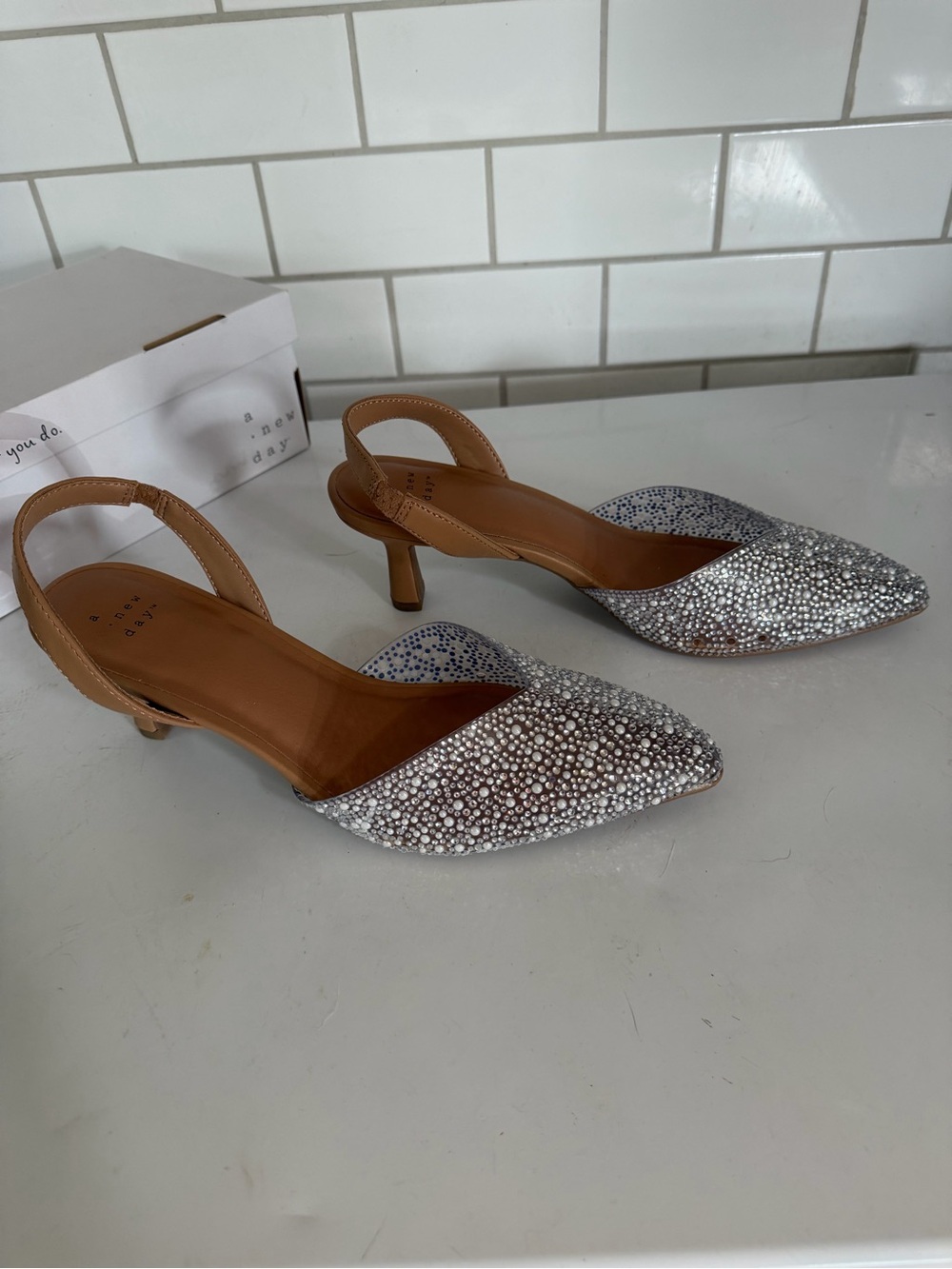 Women Isabel Embellished Slingback Kitten Pumps - SZ 10 - Picture 6 of 12